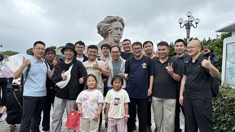 2025 Peak Forest Adventure: Walking Among the Clouds in Zhangjiajie